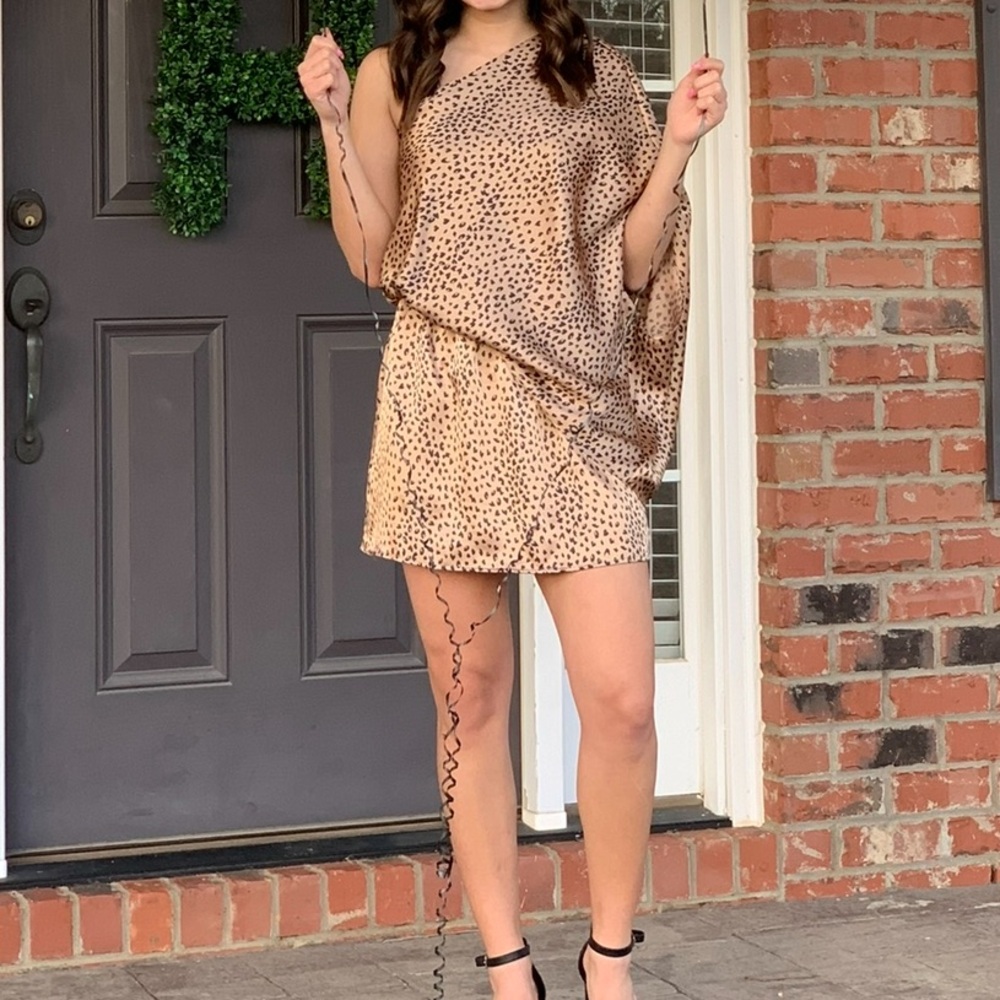 Tyche boutique cheetah print one shoulder dress size Small